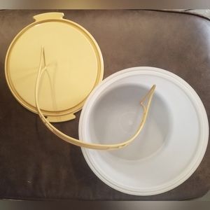 Tupperware cake carrier